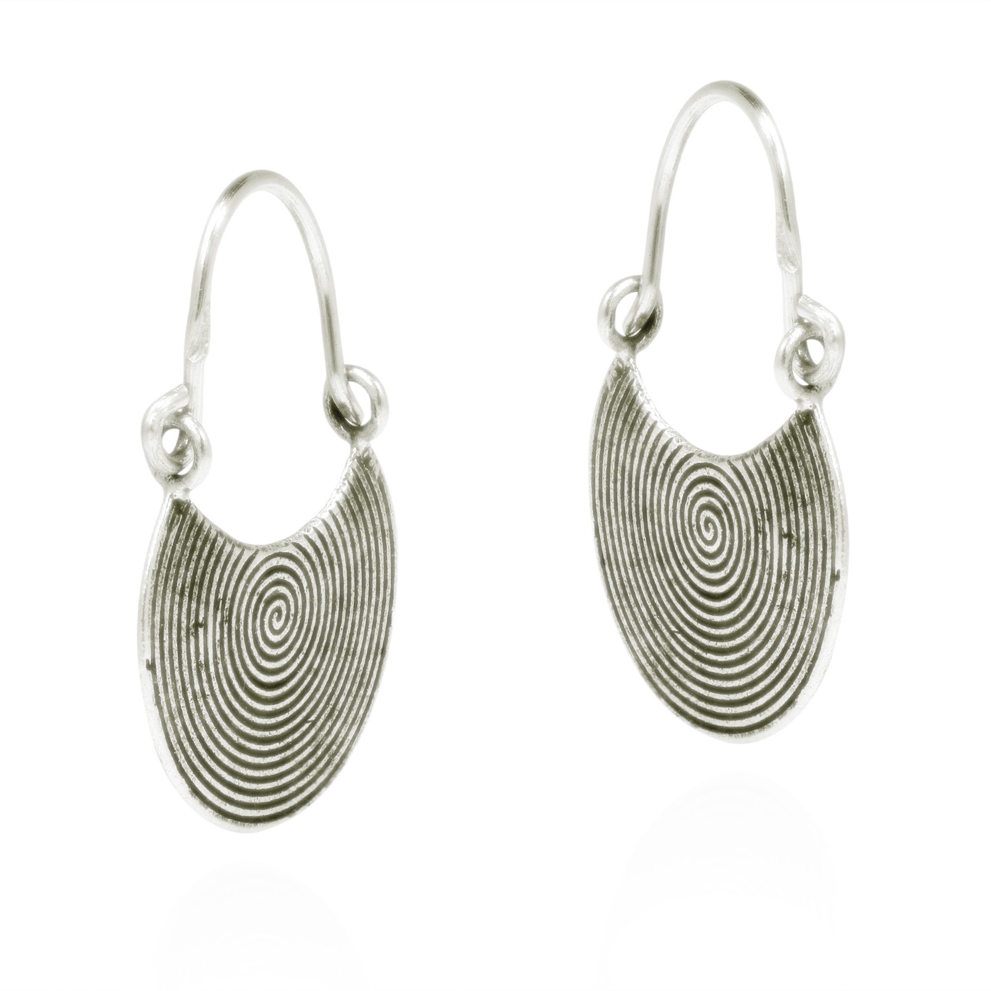 Hypnotic Swirls Flat Circle Design Hoop Lock Thai Tribe Silver The Yao Hill Tribe Transforms Pure Silver Into These Hypnotic Earring Set From Thailand Earrings Feature An Oxidized Finish To Elevate Swirling